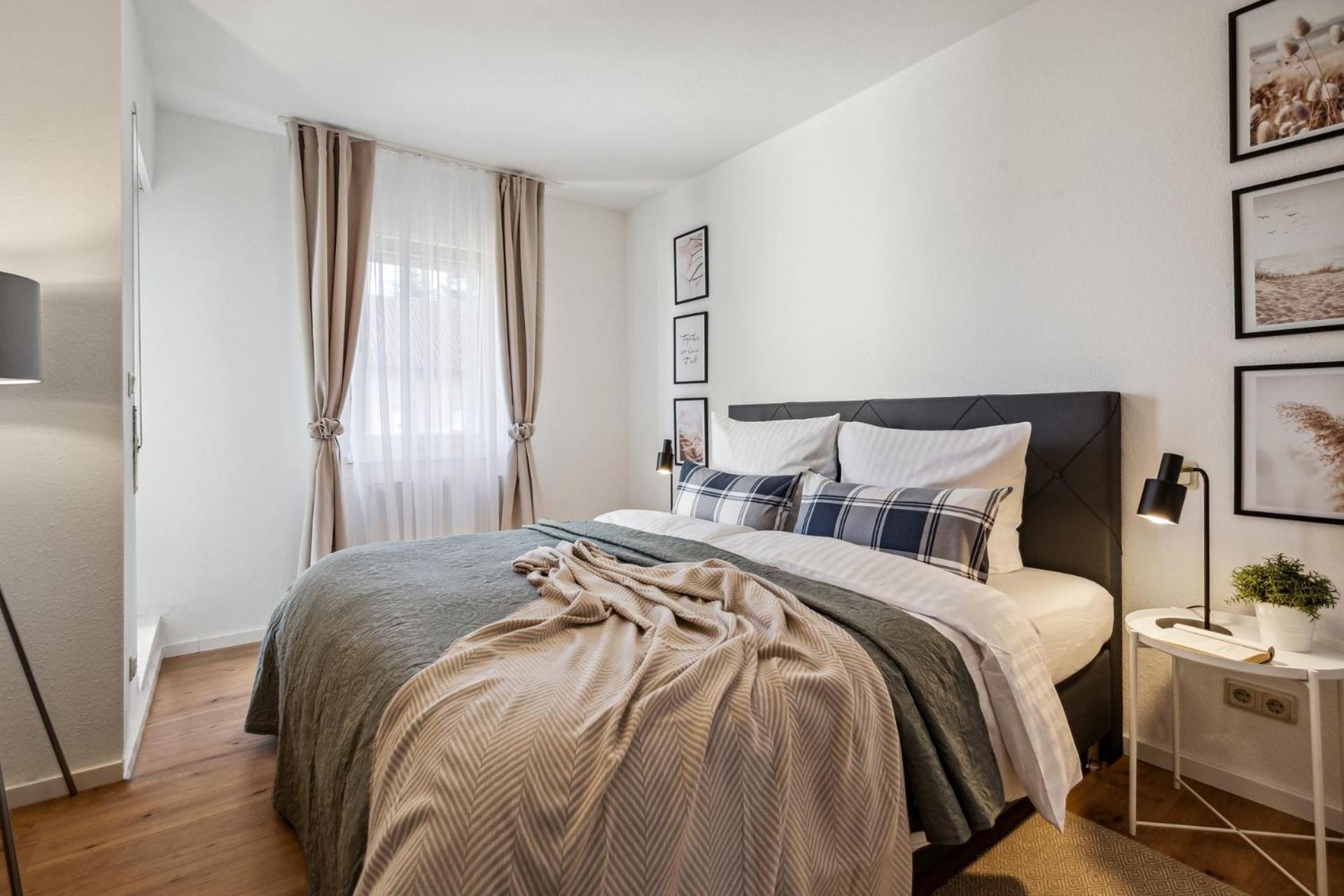 Comfort Apartment - Self-Check-In - 2 Schlafzimmer - Bis 5 Pers - Zentrumnah - Parkplatz - Wifi - Balkon Neunkirchen  Exterior foto